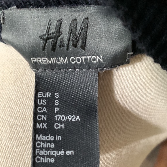 H&M Mens Black sweater, used once. Size: S - Picture 4 of 4